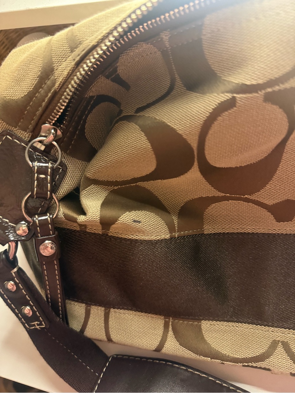 Vintage Authentic COACH Women's Signature Canvas Shoulder Bag in Khaki/Brown - Picture 4 of 8